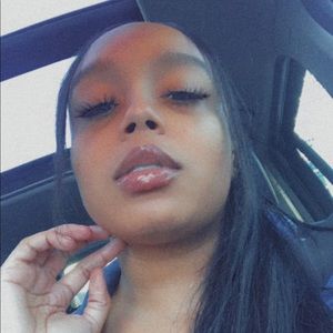 Meet your Posher, Denisha